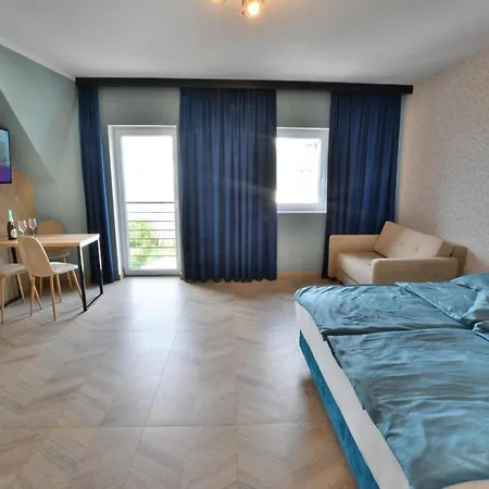 Right By The Sea, Apartment *