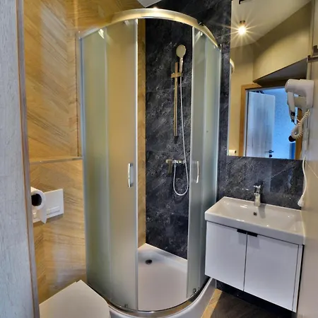 Right By The Sea, Ustronie Morskie